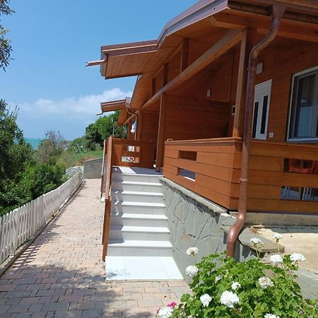 Plazhi Gjeneralit - Small Cabins - Bungalows - Apartaments - Villas - Suite Kavaje Exteriör bild