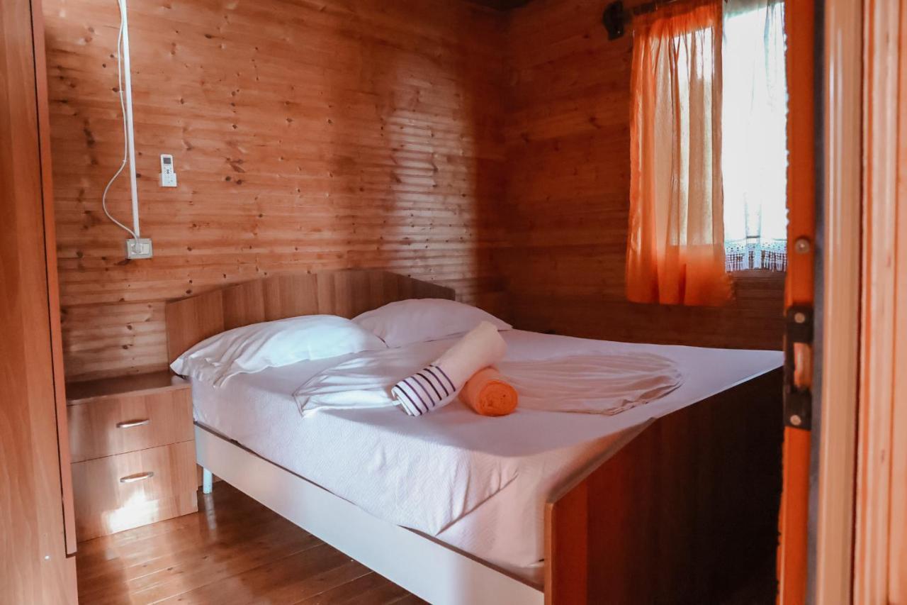 Plazhi Gjeneralit - Small Cabins - Bungalows - Apartaments - Villas - Suite Kavaje Exteriör bild