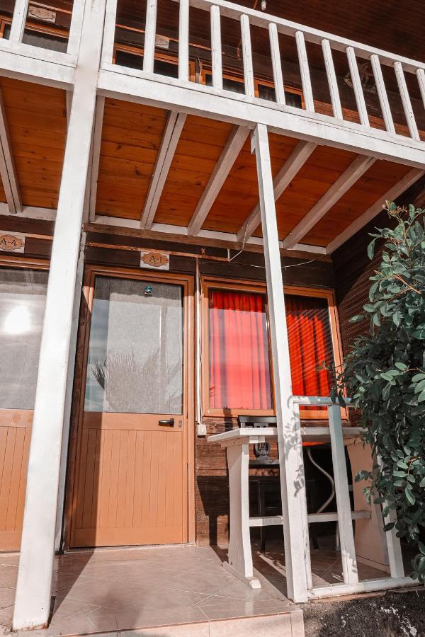 Plazhi Gjeneralit - Small Cabins - Bungalows - Apartaments - Villas - Suite Kavaje Exteriör bild