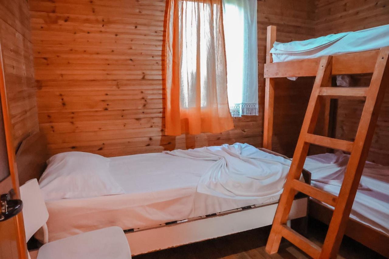 Plazhi Gjeneralit - Small Cabins - Bungalows - Apartaments - Villas - Suite Kavaje Exteriör bild