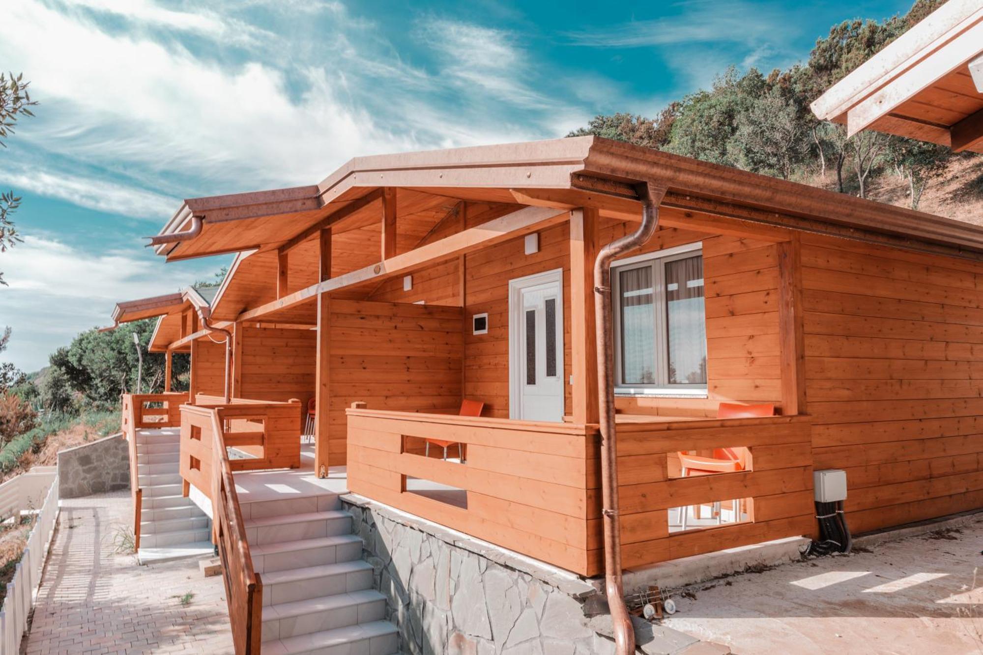 Plazhi Gjeneralit - Small Cabins - Bungalows - Apartaments - Villas - Suite Kavaje Exteriör bild
