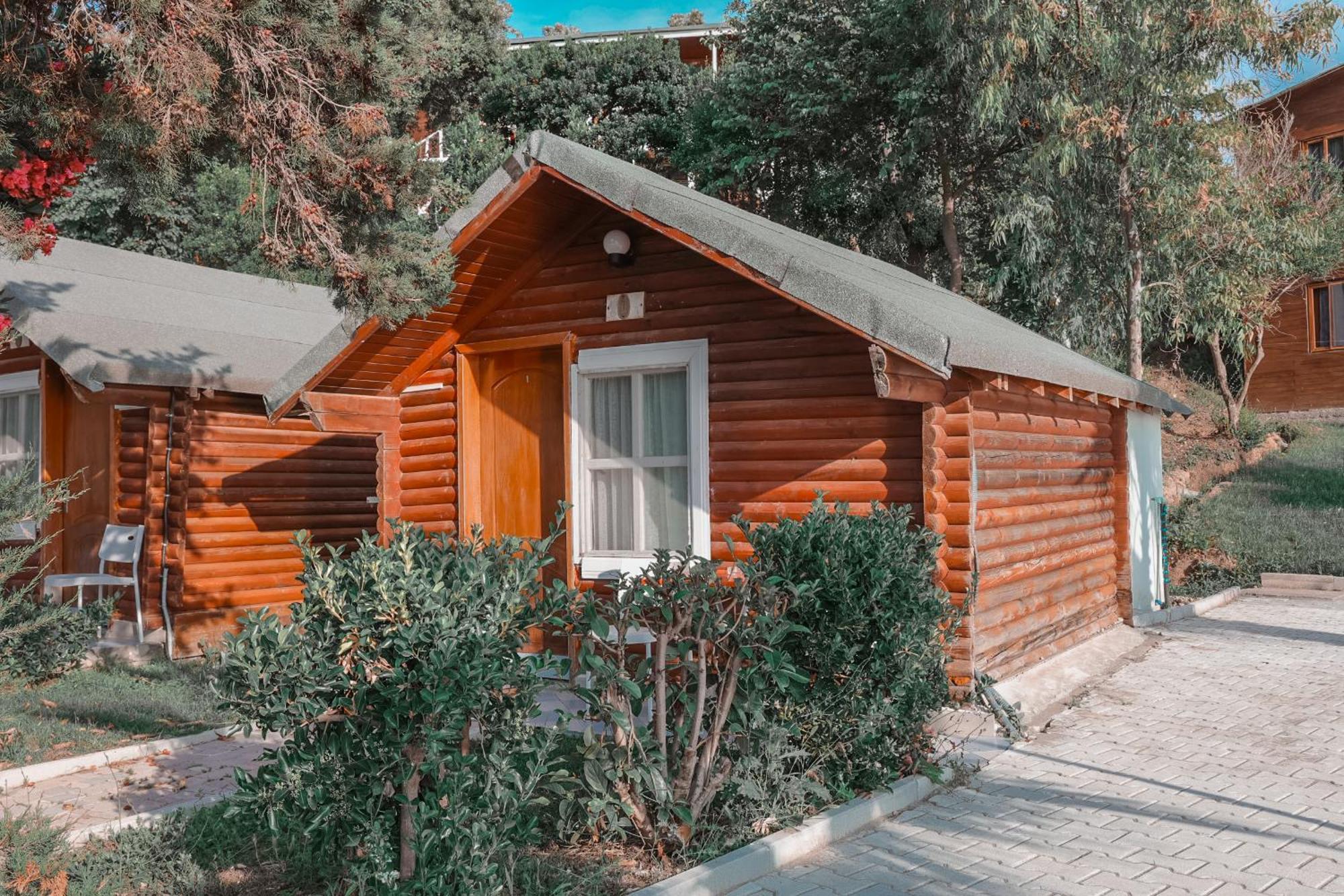 Plazhi Gjeneralit - Small Cabins - Bungalows - Apartaments - Villas - Suite Kavaje Exteriör bild