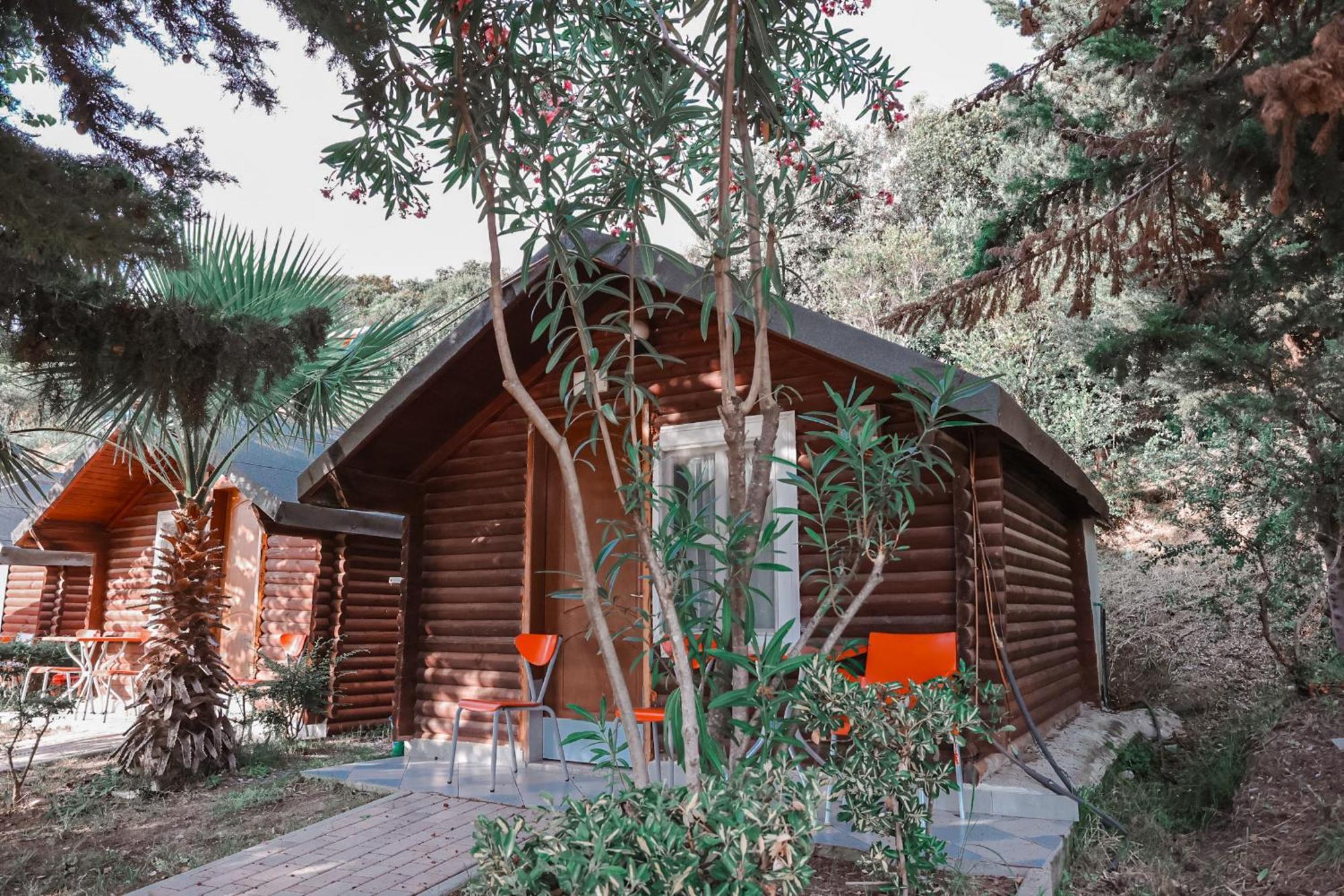 Plazhi Gjeneralit - Small Cabins - Bungalows - Apartaments - Villas - Suite Kavaje Exteriör bild